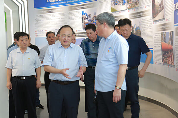 新鄉(xiāng)市政府市長(zhǎng)魏建平到長(zhǎng)城機(jī)械調(diào)研督導(dǎo)“萬(wàn)人助萬(wàn)企”活動(dòng)開(kāi)展情況 新鄉(xiāng)市政府市長(zhǎng)魏建平到長(zhǎng)城機(jī)械調(diào)研督導(dǎo)“萬(wàn)人助萬(wàn)企”活動(dòng)開(kāi)展情況