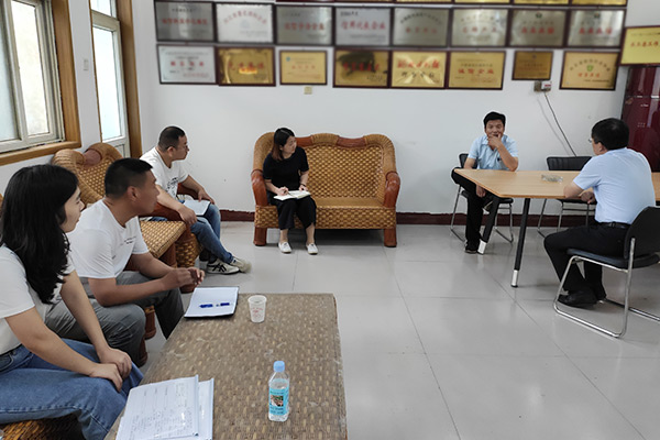 長(zhǎng)城萬里行團(tuán)隊(duì)就積極與客戶進(jìn)行面對(duì)面交流