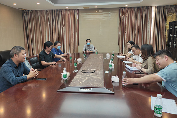 新鄉(xiāng)長(zhǎng)城機(jī)械萬(wàn)里行團(tuán)隊(duì)走訪客戶(hù) 新鄉(xiāng)長(zhǎng)城機(jī)械萬(wàn)里行團(tuán)隊(duì)走訪客戶(hù)