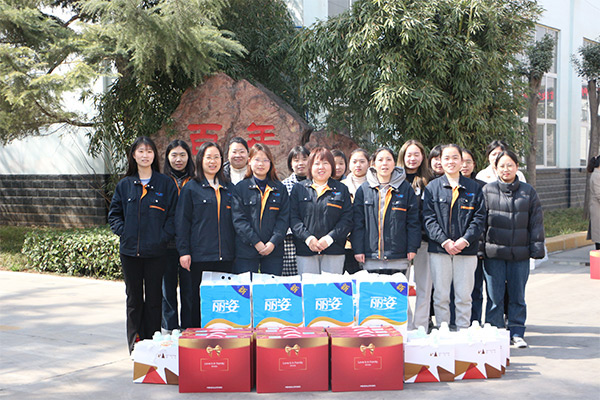 新鄉(xiāng)長城機械舉辦慶三八福利 新鄉(xiāng)長城機械舉辦慶三八福利