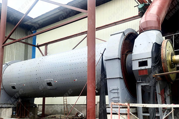廣西φ3.8m水泥磨項(xiàng)目安裝現(xiàn)場