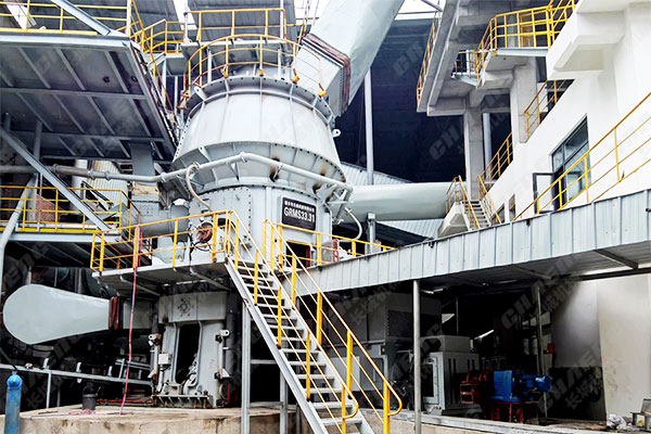 云南年產(chǎn)30萬噸礦粉線項(xiàng)目安裝調(diào)試現(xiàn)場